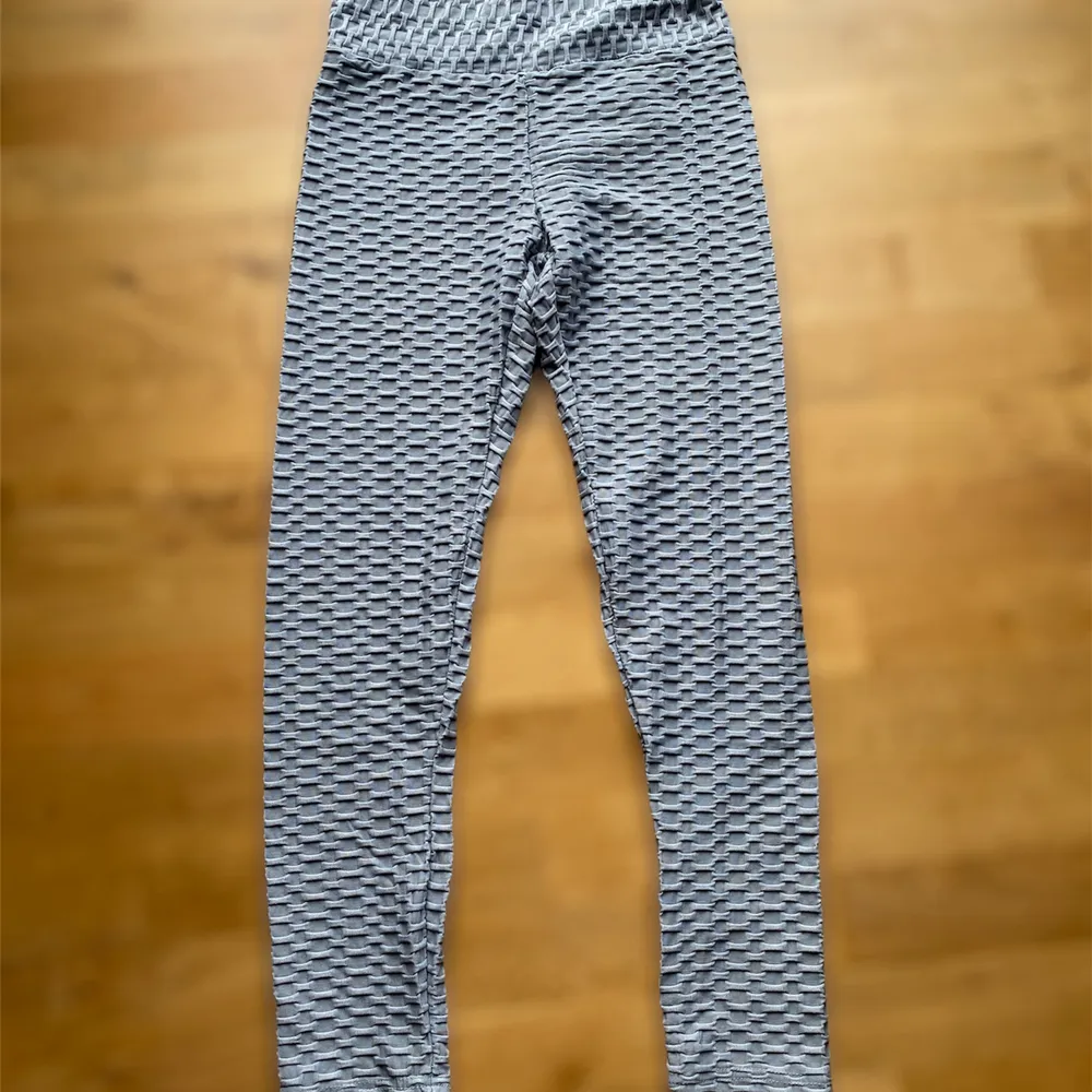 Trendy tiktok leggings that pops your shape. . Jeans & Byxor.