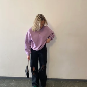 Byxor - Väldigt snygga byxor med slitningar!