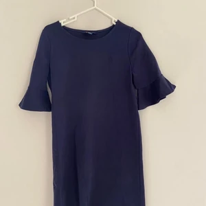 Ralph Lauren klänning!  - Superfin blå Ralph Lauren klänning till när som helst.⚡️Perfekt för en middag/lunch eller brunch med familj eller kompisar 💖