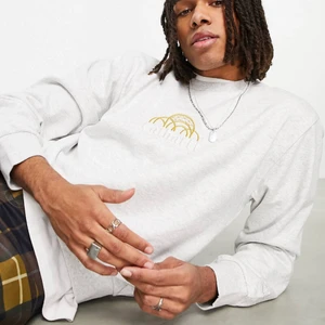 Carhartt Grå Sweatshirt - En carhartt sweatshirt i oöppnad förpackning. Storlek L. Nypris: 1079kr - Mitt pris: 499kr. Köpare står för frakt. Vid frågor, tvivla inte på att höra av dig! :)