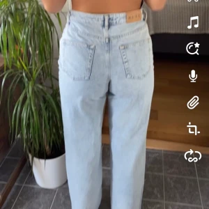 Raka byxor  - As snygga byxor från NA-KD, används ej längre pågrund av att dom är för små för mig💕