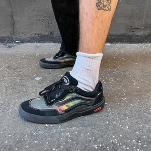 Vans skor - Vans skate skor med senaste teknologin Hahah tyson Peterson pro sko skejtat några gånger litet hål på vänster sko