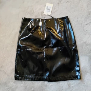 Bik Bok lackkjol - Helt ny lackkjol från Bik Bok. Kommer tyvärr aldrig till användning.