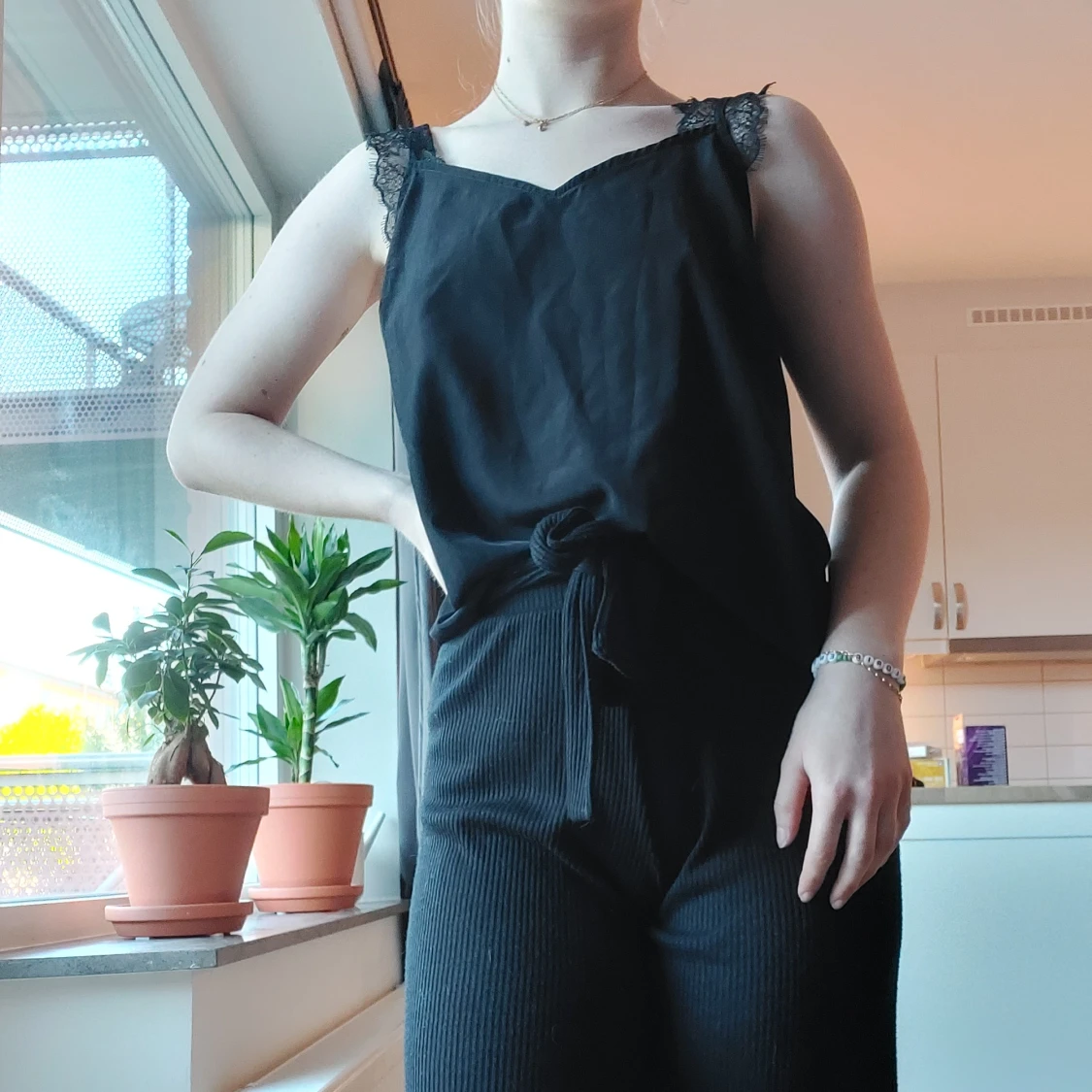 Svart linne med spets