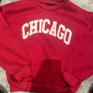 Hoodie - Snygg vinröd hoodie 🍷 bra skick o är i storlek 34/XS⚡️Från shein:)