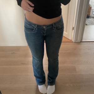 Säljer mina Ltb valerie jeans då dom inte kommer till användning, nypris 829kr och jag säljer för 450kr 💕