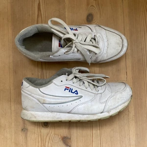 Fila skor  - Skor från fila som är ganska använda men fortfarande mycket kvar att ge!💖