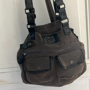 2000-talet väska! - Inte använd så mycket! Köpt secondhand. Coola defekter. Säljer pga flytt