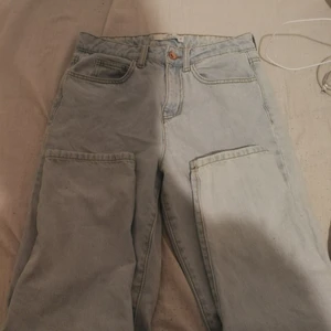Jeans med en normal midja - Jeansen är i storlek 34 men passar som 148/152