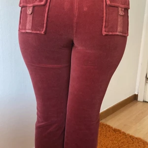 Juciy couture  - Jätte fina men dem kommer inte till användning, ja säljer dessa för 400kr men pris kan diskuteras , man kan få kofta på priset , kom privat för mer bilder !!!! Bara riktiga köpare !.