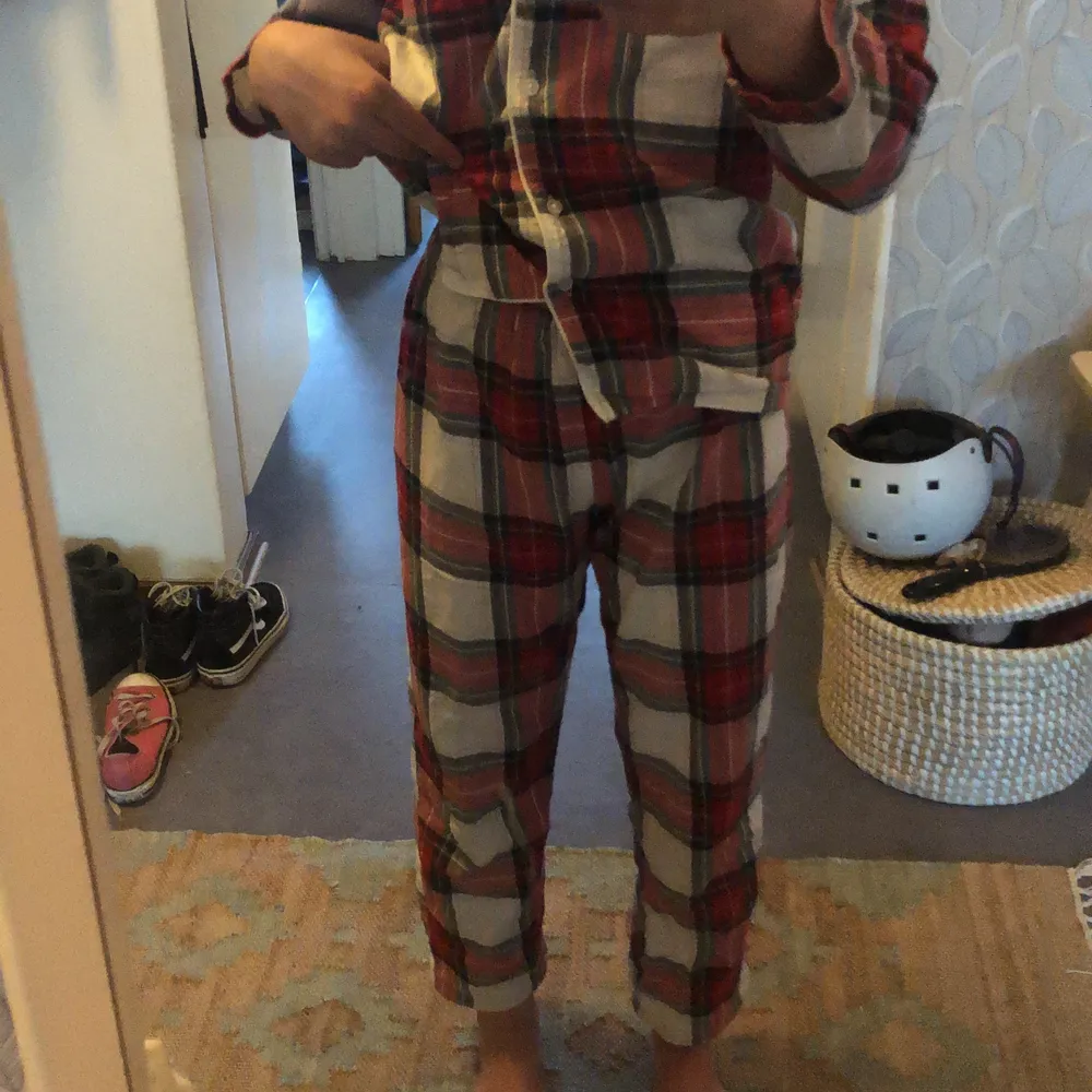 Rutig pyjamas med bra skick. Jag har haft dom ganska länge nu och dom är för små.. Övrigt.