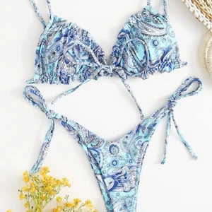 Bikini  - Säljer denna fina bikini ifrån shein då jag råkat beställa två & att skicka tillbaka är lika dyrt som självaste bikinin☺️ lappar kvar, inte testad!! Hör av er till mig vid intresse eller direkt köp❤️