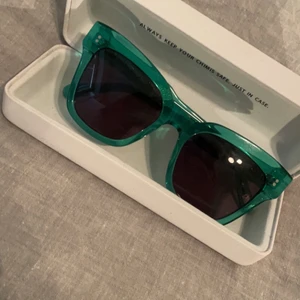 Chimi Solglasögon  - Vill bli av med då jag köpte nya för ett tag sen. Färgen aqua i modellen 005