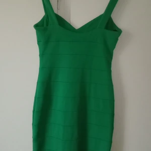 Kort klänning  - Storlek 36/38 Super fin grön färg, tajt klänning. 