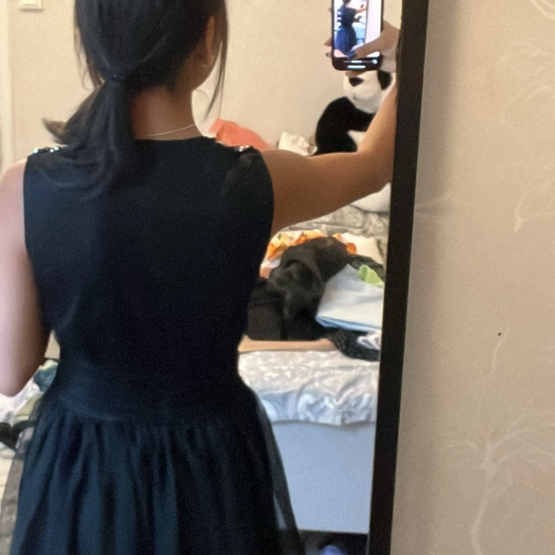 svart klänning i storlek small - 90