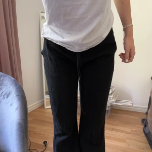 Linnebyxor - Lågmidjade linnebyxor från LightInTheBox som är helt nya och oanvända 🙌🏼 Egentligen är det strl L men då de är väldigt små i modellen så passar L som en strl S istället! 