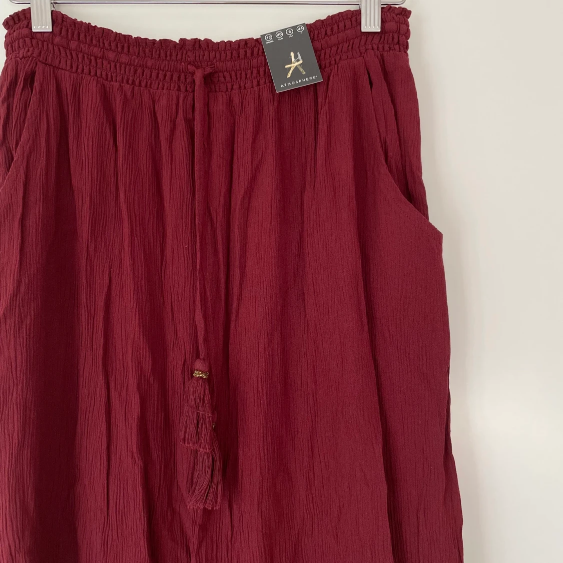 NY! Mörkröd långkjol i strl 12/40 - 90