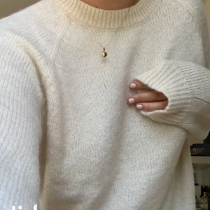 Stickad tröja  - Lägger ut igen pga oseriösa köpare, superfin stickad tröja perfekt till hösten!💕 FÖRST TILL KVARN 