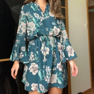 Blommig klänning  - Såå fin blommig klänning! 