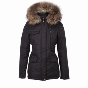 Hollies jacka!!! - Nu hjälper jag min kompis att sälja sin fina hollies jacka, strl 36 men passar henne som är en xs, köpt för ca 2 år sen och använd 1 vinter, fint skick!❤️ nypris 4500, pris kan diskuteras vid snabb affär