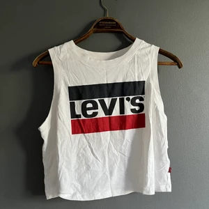 Levis linne i S - Levis linne i S, lös passform, bekväm, mycket gott skick!!