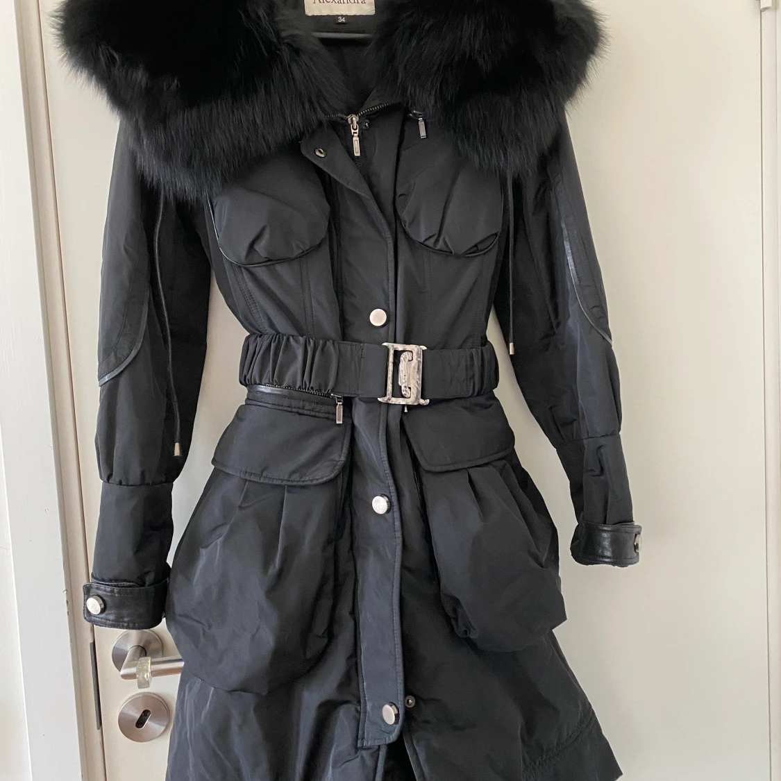 Svart äkta päls kappa, storlek 34