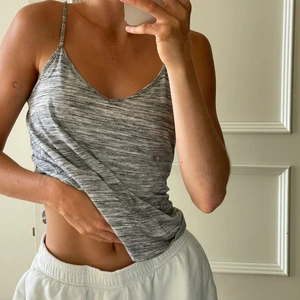 Top - Top från Bikbok som aldrig använts Storlek S men passar XS,S,M (beror på hur tight eller löst man föredrar)