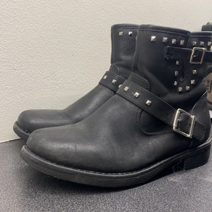 Skor - Säljer ett par av minna favorit skor i storlek 37