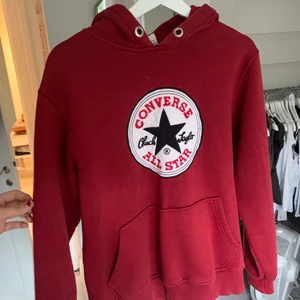 Converse hoodie - Vinröd converse hoodie! Perfekt skick❤️