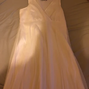 Vit klänning passar i S och M - Använt några gånger