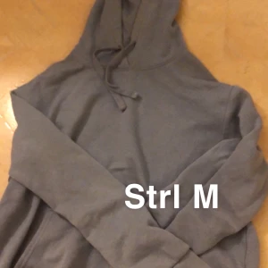 Blå hoodie  - Fin blå hoodie. Knappt använd. Strl M passar S också. 