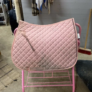 Schabrak! - Ett rosa schabrak i storlek ponny!❤️ Inga övriga skador på det! Tvättas innan postas!❤️