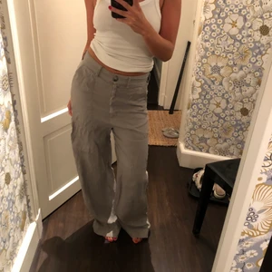 Linnebyxor  - Linnebyxor från Zara slutsålda. Använda en gång, säljer pga för små för mig & sitter därför inte så lågmidjat.