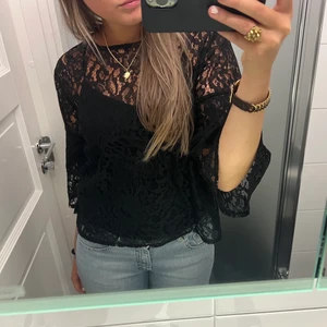 Sjukt fin festtopp  - Sparsamt använd❤️Passar perfekt till fest! Är dock inte helt säker på att jag vill sälja