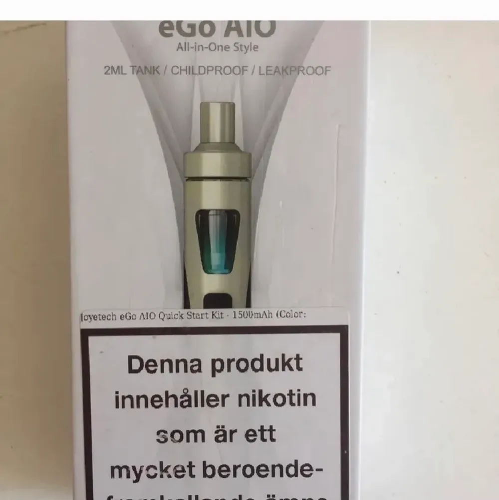 Vape/ Elcigg. Med två smaker o laddare medföljer. . Accessoarer.