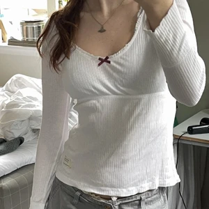 odd molly långärmad  - Odd Molly långärmad köpt här på Plick men säljer pga gillar ej passformen på mig ❤️ (bilder lånad från förra ägaren) DEN FINNS KVAR!  