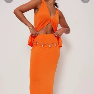 Set  - Skitsnyggt set från NAKD x Elin Warnqvist. Storlek S i både kjol o topp. Använda en gång 🥰 300kr inkl frakt för båda delar 