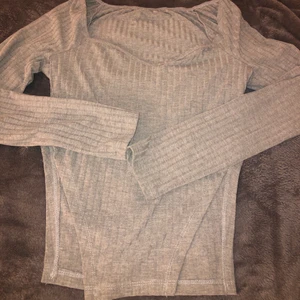Grå tröja - Oanvänd fin tröja, st S