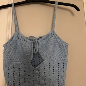 Virkad topp - Jättesöt virkad topp från zara. Aldrig använd endast testad då den var fel storlek för mig. Frakten ingår!!