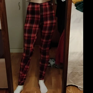 Rutiga leggings  - Det roar rutinga leggings från Gina Tricot 