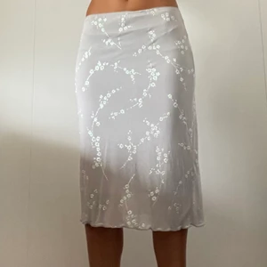 midi skirt - Så fin midi skirt som passar strl xs/s 🌟 
