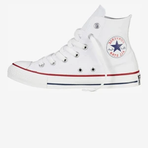 Vita converse - Vita converse som endast är använda 1 gång, på min student.