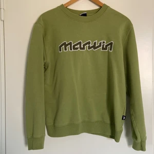 Marwin tröja  - En jättefin grön Marvin tröja 