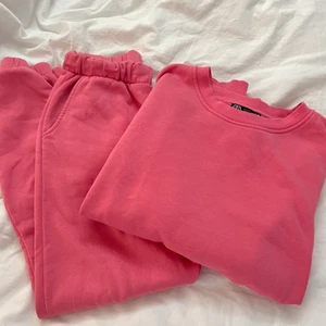 Zara mjukis dress - En mjukis dress från Zara, tröjan är i L men är som en S väldigt liten. knappt använt därför jag säljer  