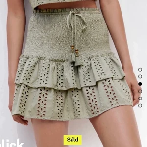 zara kjol  - intressekoll på min zara kjol som inte kommit till användning på länge , köpt förra sommaren! kom med bud privat ❤️