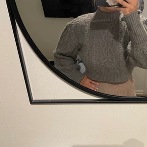 Stickad tröja från na-kd - Säljer denna fina stickade tröja från na-kd då jag aldrig andvänder. Knappt andvänd och bra skick! 