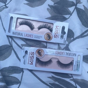 KISS ’ NATURAL LASHES - Naturliga fransar. Kommer bara med ett lim. Båda för 100kr, frakt 10kr
