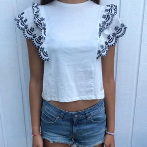 Zara topp - Super fin tröja från Zara! Säljer för att den inte kommer till användning❤️köparen står för frakt!!