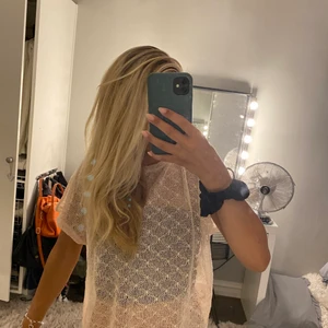 Topp - Säljer denna tröja då jag ej använder den, jag bär storlek s💕