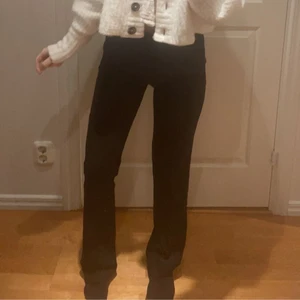 Kostym byxor, bikbok - Perfekta kostymbyxor från bikbok i storlek 34